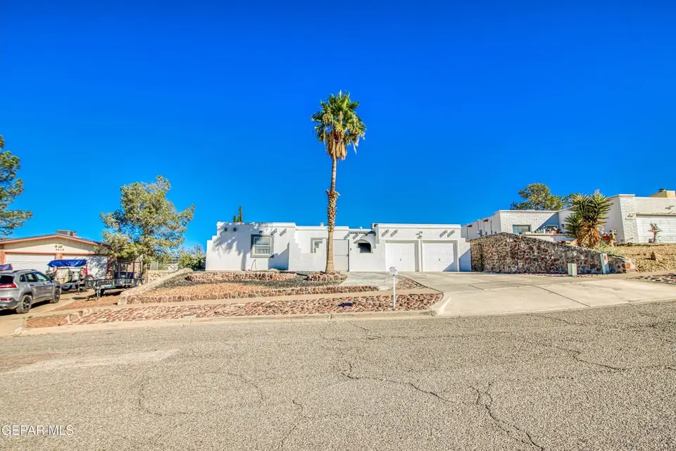 Comparison of La Paz neighborhoods for real estate investment and long-term returns