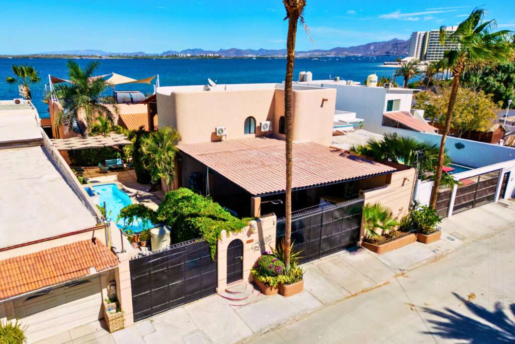 La Paz Bellavista Beautiful and cozy two-story house with a contemporary design in Bellavista Plus, La Paz. Built on a 122.5 m² lot with 181.5 m² of construction. Excellent location near shopping centers, banks, hospitals, schools, restaurants, and main roads. Features on the ground floor: open-concept living-dining area, beautiful kitchen, two bedrooms (one master), two full bathrooms, patio with pool and palapa, and service area. Upstairs: spacious master bedroom with large walk-in closet and private bath, plus an extra room ideal as an office or bedroom. Includes pool with pump room, covered garage with electric gate, water pressure system, cistern, and minisplits. Recently painted and waterproofed--ready to move in! – 1035 Brecha California, La Paz, BS