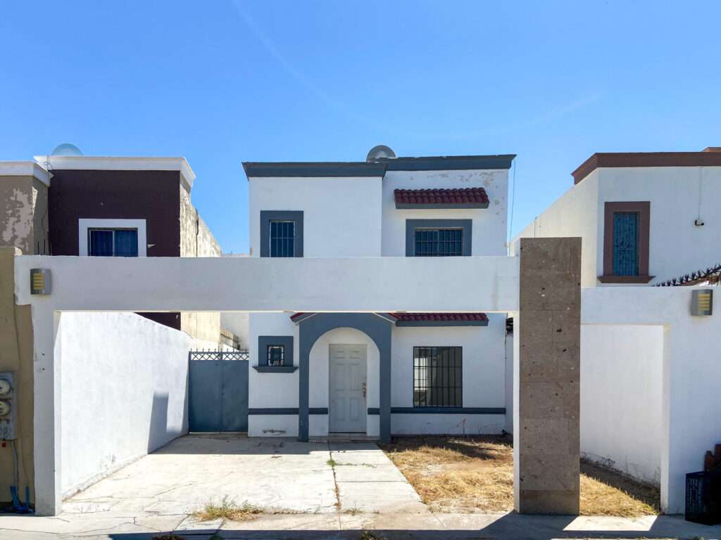 La Paz General Villa Ballena #333 | For Sale in La Paz, Baja California SurProperty located in a quiet and functional area of La Paz, facing a park, offering open – 333 villa bucaneros, La Paz, BS