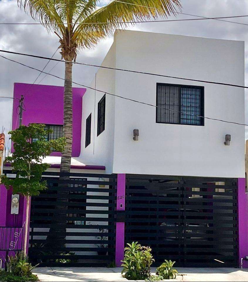 La Paz Bellavista Beautiful and cozy two-story house with a contemporary design in Bellavista Plus, La Paz. Built on a 122.5 m² lot with 181.5 m² of construction. Excellent location near shopping centers, banks, hospitals, schools, restaurants, and main roads. Features on the ground floor: open-concept living-dining area, beautiful kitchen, two bedrooms (one master), two full bathrooms, patio with pool and palapa, and service area. Upstairs: spacious master bedroom with large walk-in closet and private bath, plus an extra room ideal as an office or bedroom. Includes pool with pump room, covered garage with electric gate, water pressure system, cistern, and minisplits. Recently painted and waterproofed--ready to move in! – 620 De Las Cuevas, La Paz, BS