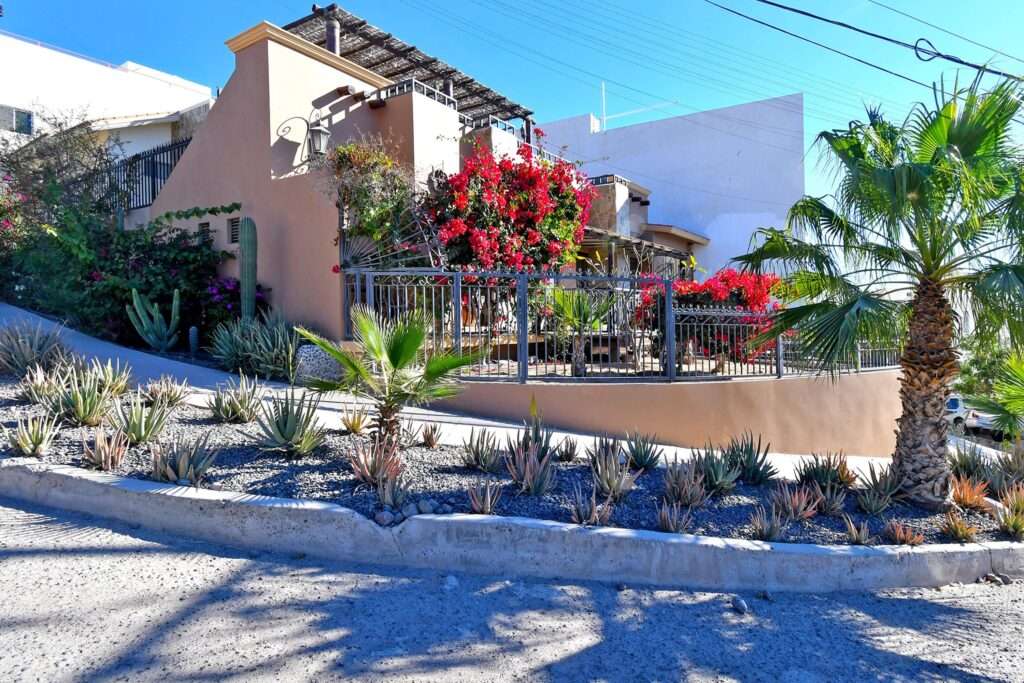La Paz Centro Villa Sol is a beautifully designed contemporary Spanish/Mexican Colonial Town-House that captures the essence of Baja living. This single-level residence offers stunning ocean – 88 Calle Ignacio Altamirano, La Paz, BS