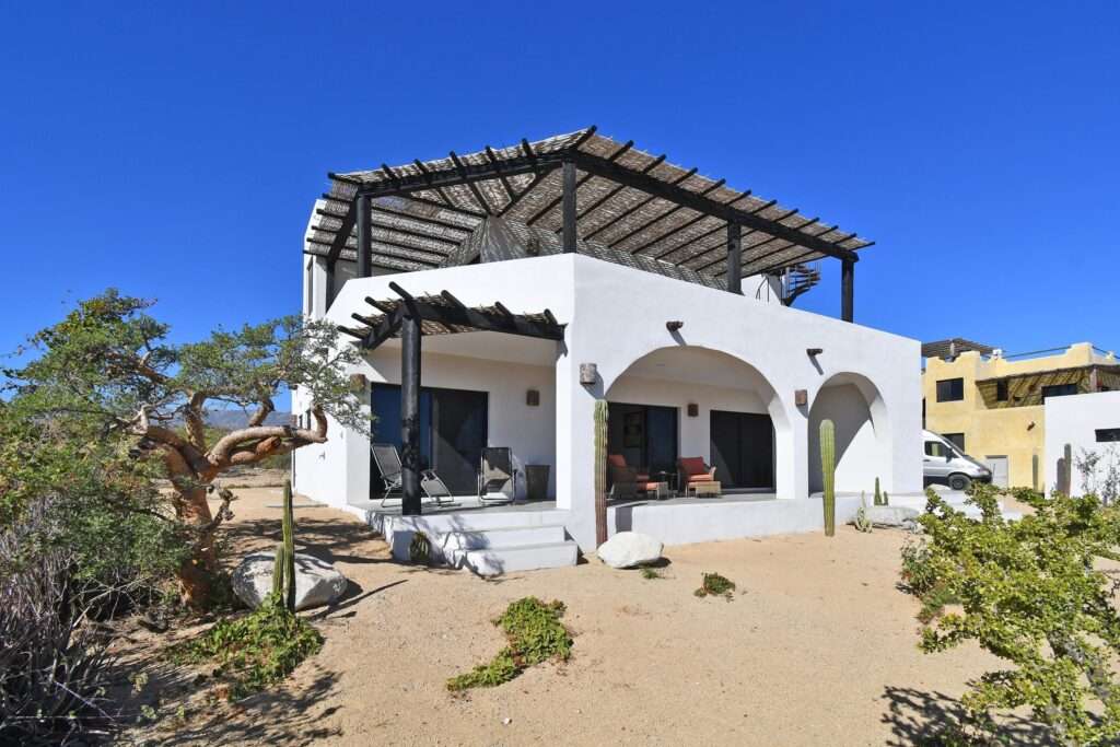 La Paz El Sargento This is a good investment, house is functional, and perfect to do a full renovation. It is located in the heart of El Sargento a few blocks from the beach, close by stores and restaurants. It has CFE, City water and Internet. – Casa Aventura, La Paz, La Paz, BS