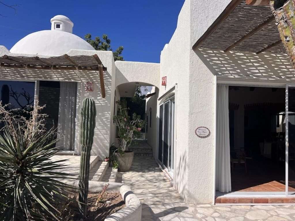 La Paz El Sargento Gorgeous combo of old world style, with stunning brickwork cupulas and modern touches gives a Mediterranean feel in this very privately placed home. Incredible ocean – Retorno Perla, La Paz, BS