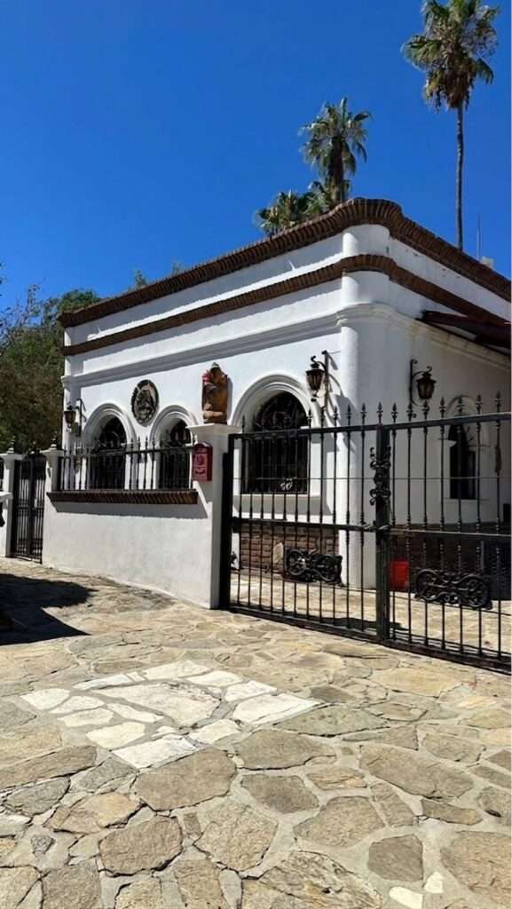 La Paz Todos Santos Nth-Gen The historic house in El Triunfo is located in the heart of this ''pueblo mágico'' (magical town), just half a block from the highway that leads you to either La Paz or the Riviera. It features 2 bedrooms and 2 full bathrooms, a storage room, a spacious patio, and parking--perfect for a retirement home or to convert into an Airbnb. – 02 Progreso, La Paz, BS