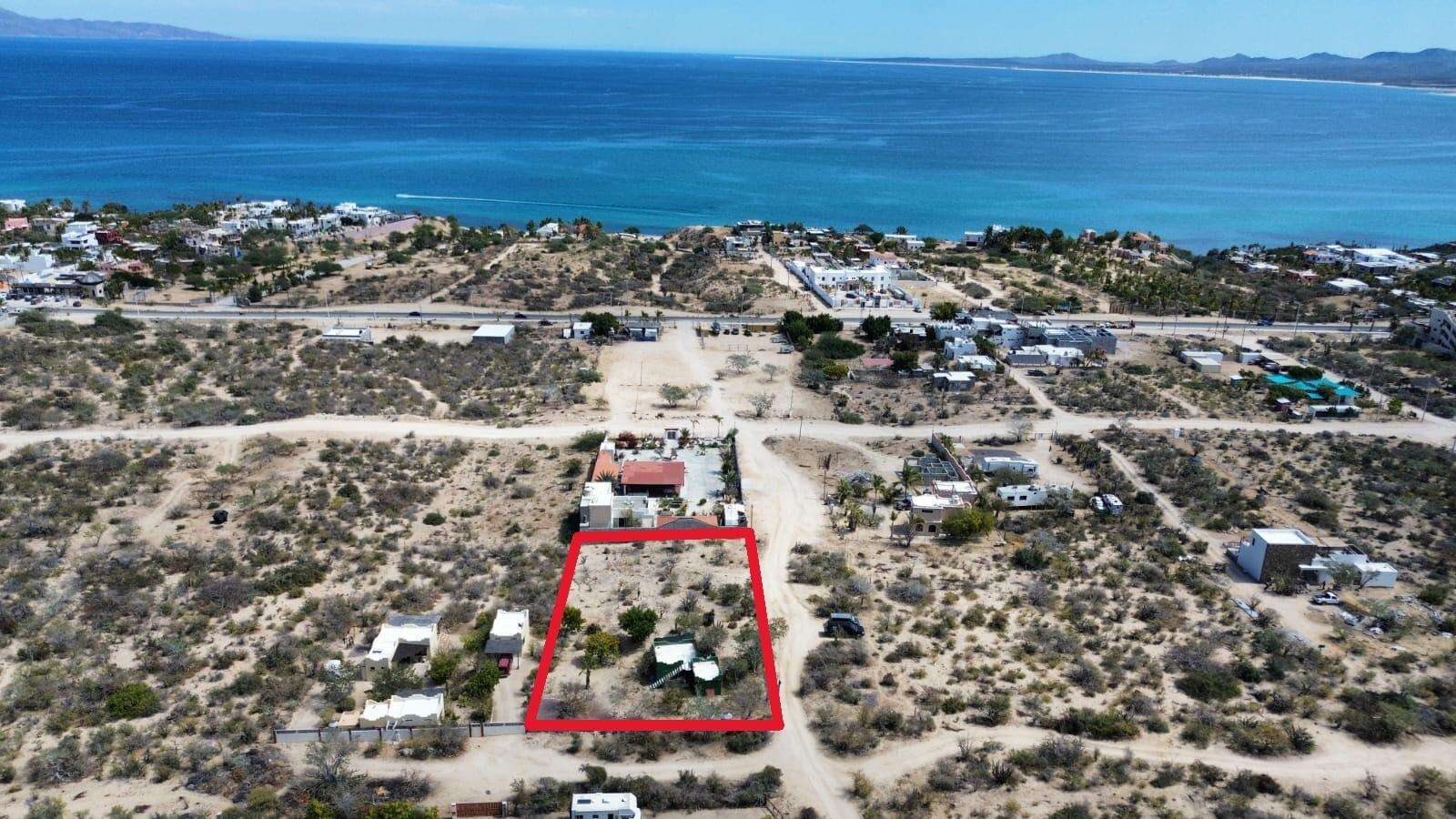 La Paz La Ventana Charming Studio Home on Large Corner Lot in El Teso - La Ventana! This property offers a rare opportunity to own a generous 1,733 m² or 18,639 ft² corner lot in one of the best locations in town. Dual street access provides excellent flexibility for future building design, access, and privacy. The property includes a charming studio-style home 358 ft² with open living and sleeping space, perfect as a beach getaway, rental opportunity, or a comfortable place to stay while planning and building your dream home. Power and water are already connected, and the lot features beautiful established landscaping. Just a short stroll to the popular Saturday farmers market, as well as nearby beaches and local restaurants, making it easy to enjoy the relaxed coastal lifestyle. Encantadora Casa Tipo Estudio en Amplio Terreno Esquinero en El Teso - La Ventana Excelente oportunidad para adquirir un amplio terreno esquinero de 1,733 m² ubicado en una de las zonas más deseadas de El Teso en La Ventana. Con acceso por dos calles, esta propiedad ofrece gran flexibilidad para futuros proyectos de construcción, fácil acceso y mayor privacidad. La propiedad cuenta con una acogedora casa tipo estudio de aproximadamente 358 pies cuadrados (33.27 m²) con espacio abierto para sala y dormitorio. Es ideal como casa de descanso cerca del mar, propiedad de renta, o como un lugar cómodo donde vivir mientras planeas y construyes la casa de tus sueños.El terreno ya cuenta con servicios de electricidad y agua conectados, además de hermosa vegetación y jardinería establecida que le da un ambiente agradable y natural.Ubicada a pocos pasos del popular mercado de agricultores de los sábados, así como de las playas cercanas y restaurantes locales, permitiéndote disfrutar fácilmente del relajado estilo de vida de La Ventana. for sale