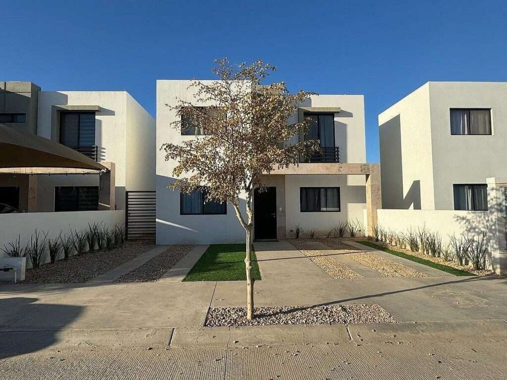 La Paz Alttus Homes Live in a safe and peaceful environment at Hispania Residencial!House FOR SALE in Hispania Residencial, La Paz. This private community features controlled access and 24-hour security, providing privacy, peace of mind, and a secure environment for you and your family.Enjoy the amenities of the clubhouse, designed to complement your lifestyle, including a swimming pool, BBQ area, and spaces ideal for relaxing and spending time with family in a private and secure setting.The home features 3 spacious bedrooms and 3 full bathrooms, offering plenty of space for comfortable living. With 86.56 m² of construction on a 140 m² lot, the property is being SOLD FURNISHED. – 317 palma del rio, La Paz, BS