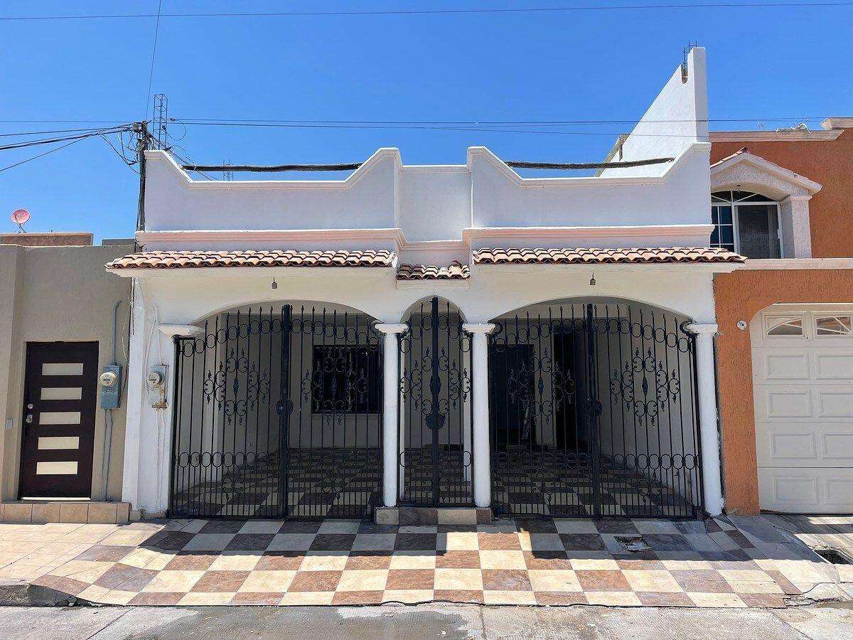 La Paz General Prime location; close to schools, parks, shopping centers, hospitals, and main roads in our city. A fully urbanized area, with the advantage of low traffic flow on the surrounding streets and the added benefit of hydraulic concrete pavement.*In the front: a spacious, fully covered garage with wrought iron fencing, for two cars.*On the ground floor: foyer, living room, study, dining room, kitchen, and half bathroom.*Large backyard with barbecue and laundry area.*On the second floor: 3 bedrooms, a full bathroom, and a spacious terrace ready for your personal touch to create a private and welcoming space.*Property free of liens, ready for title transfer.The price must be paid in mexican pesos by the amount of – 5023 Quetzalcoatl, La Paz, BS