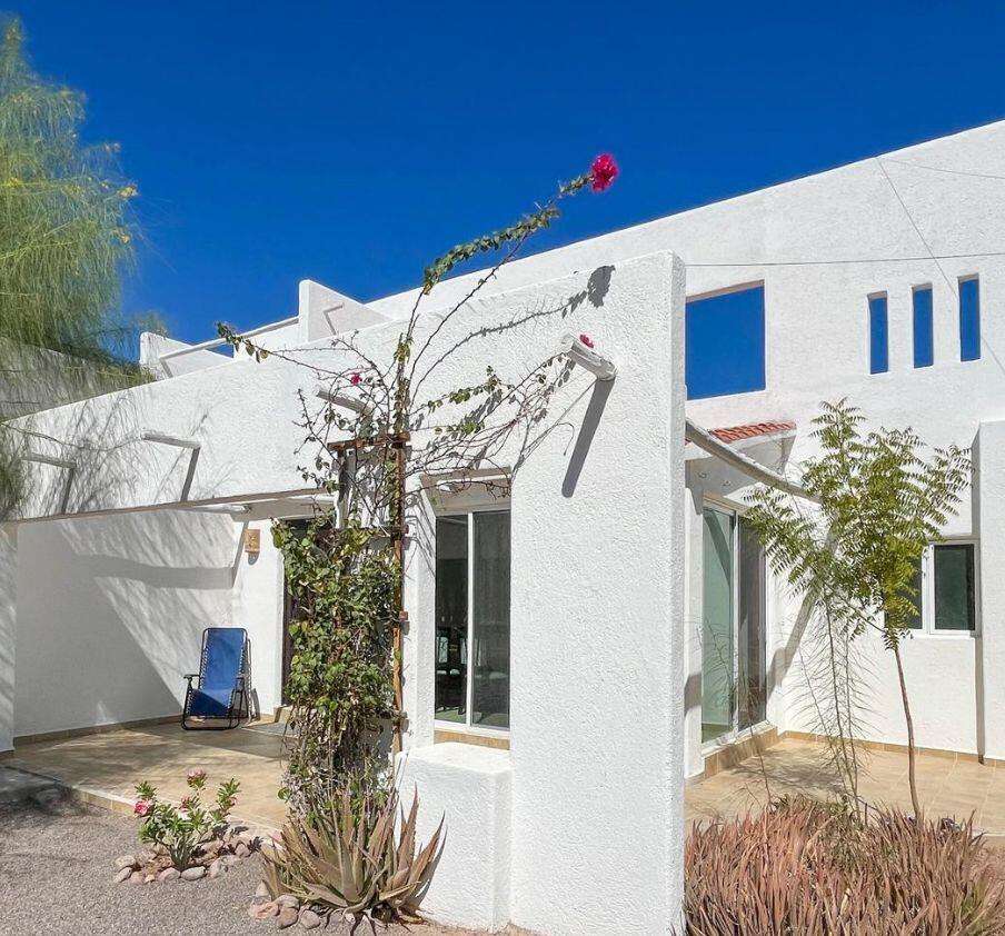 La Paz Lomas Del Centenario, Palo Verde This vibrant 3-bedroom, 3-bathroom, 2-story home in a gated and secure compound offers beautiful Bay and mountain for sale