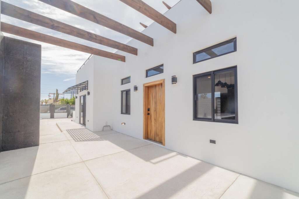 La Paz El Comitan This unique property consists of a 1560 m2 lot with two homes. The first house is an older 2 bedroom, 2 bathroom structure with a laundry room and huge garage/shop space. The second house is a brand new 1 bedroom, 2.5 bathroom house with designer-finishings throughout, plus a rooftop deck, heated and jetted dip pool/jacuzzi, fire pit, and 2 outdoor kitchens. New house appliances are new and imported from the USA. Esta propiedad única consiste en un lote de 1560 m2 con dos casas. La primera casa es una estructura más antigua de 3 dormitorios y 2 baños con una lavandería y un enorme espacio de garaje/bodega. La segunda casa es una casa nueva de 1 dormitorio y 2.5 baños con acabados modernos, además de una terraza en la azotea, piscina/jacuzzi de inmersión climatizado, fogata y 2 cocinas al aire libre. Los electrodomésticos son nuevos e importados de los Estados Unidos.The house is priced at – Calle 3, La Paz, BS