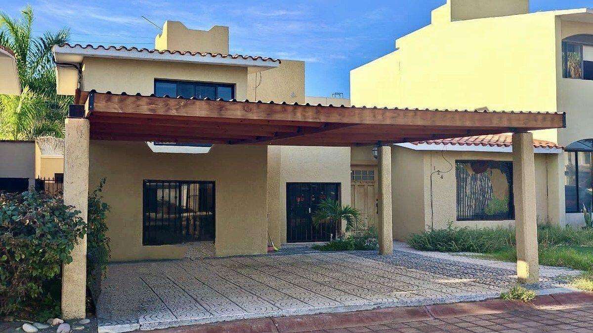 La Paz Centro Prime Investment Opportunity Near the Malecón - El Manglito, La PazDiscover an exceptional opportunity to own a beautiful home in one of La Paz's most desirable neighborhoods--El Manglito. Ideally located just steps from the iconic Malecón and with direct access to the bike path, this property offers the perfect blend of lifestyle, convenience, and value.This spacious two-story home features generous living areas and incredible potential for customization:Ground Floor:Bright and open living and dining area, with the option to convert part of the space into a third bedroom. Functional layout ideal for entertaining or family living.Upper Floor:Two comfortable bedrooms with ample natural light.Outdoor Space:Enjoy a private backyard designed for relaxation and (click mo and entertaining, complete with a BBQ area, pergola, and a cantina-style bar--perfect for gatherings.Parking:Secure parking for up to four vehicles, featuring an electric gate for added convenience.Located in a high-demand area close to the waterfront, restaurants, and city amenities, this home is ideal as a primary residence, vacation home, or investment property.Don't miss your chance to own in this prime location near the Malecón in La Paz!Oportunidad de Inversión en Ubicación Privilegiada Cerca del Malecón - El Manglito, La PazOutdoor Bodega in the back patio.Water storage cistern 5,000 lts.It has some ocean for sale