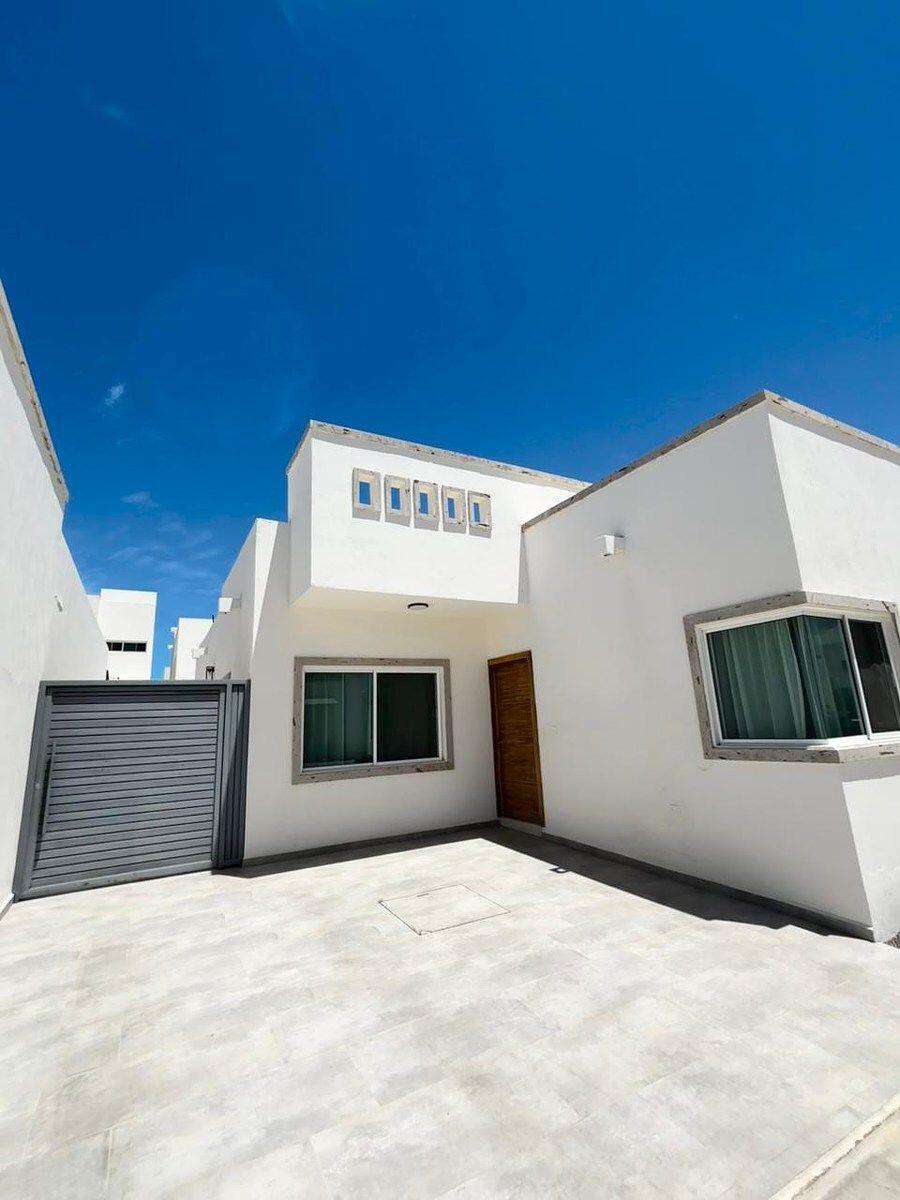 La Paz General Experience this cozy, single-story, two-bedroom home. Ideal for those seeking comfort, functionality, and a safe and peaceful environment. One of its greatest assets is the generous lot size, providing a spacious patio and two parking spaces. Delivered unfurnished, it comes equipped with mini-split air conditioners, closets and curtains; ready to move in. Located within the gated community of Punta Arena, at Fraccionamiento Coronado with controlled access and 24/7 security, you'll enjoy amenities such as pool, BBQ zone and playground. Its strategic location puts you close to shopping centers, supermarkets and medical center. An excellent opportunity to become your next home or investment. for sale