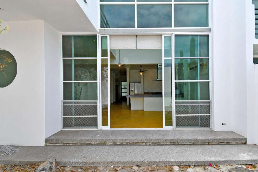 La Paz Centro Prime Downtown Property 2 Blocks from the Malecon!Located on C. Madero in La Paz, this solid 3-story home offers ocean – 2383 Madero, La Paz, BS
