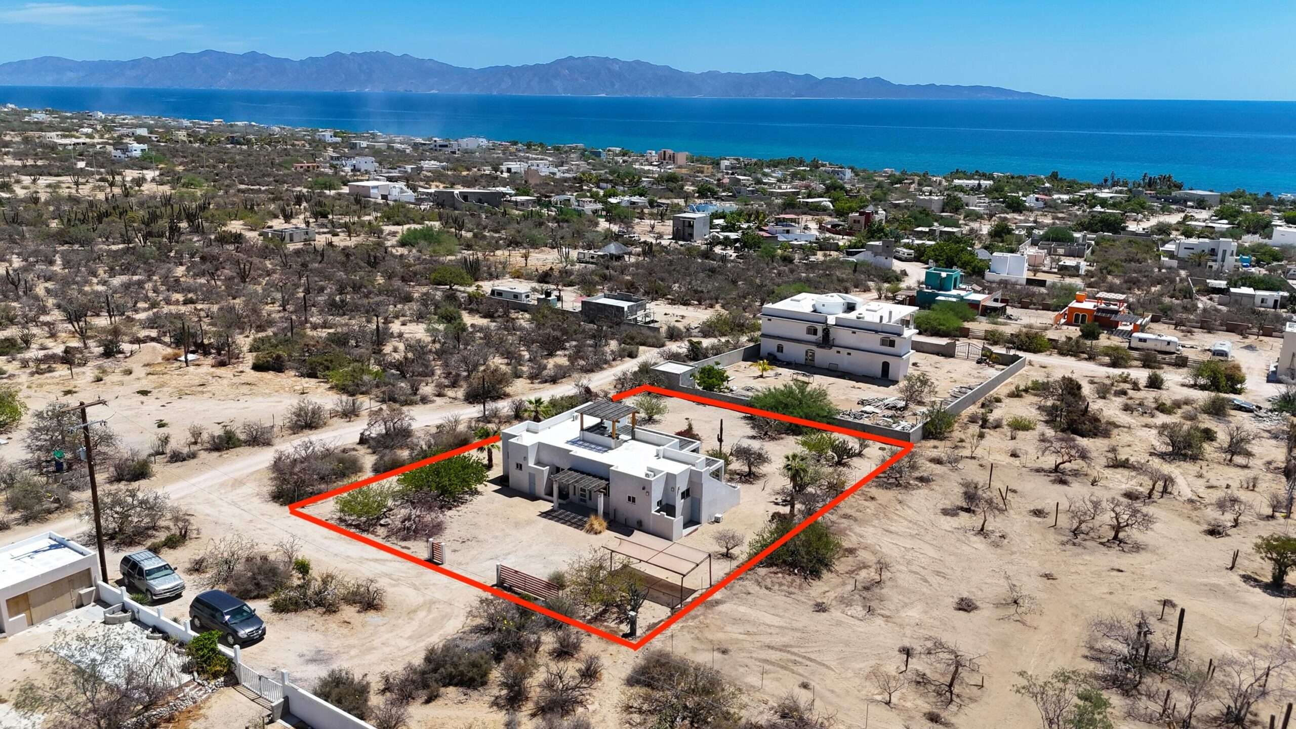 La Paz Marina Sol An amazing opportunity for a large 4 bedroom home in luxurious Fidepaz. Fantastic location only 10 minutes to the center of town and minutes from the biggest shopping centers, best schools and best medical care in town. Large 2 car garage with a giant roof top terrace above. Simple elegant design built by the owner with complete set of plans. High ceilings throughout and a first floor bedroom.Una oportunidad increíble para adquirir una espaciosa casa de 4 habitaciones en la lujosa zona de Fidepaz. Ubicación fantástica, a solo 10 minutos del centro y a pocos minutos de los principales centros comerciales, las mejores escuelas y los servicios médicos más prestigiosos de la ciudad. Amplio garaje para dos coches con una enorme terraza en la azotea. Techos altos, habitación en prim for sale