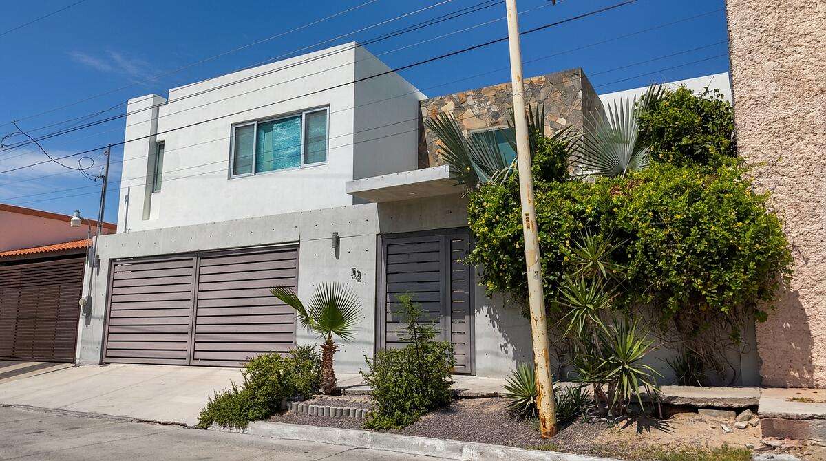 La Paz Villas Posada House for Sale Just 3 Blocks from the Beach in La Paz, B.C.S.Spacious two-story home located in the La Posada neighborhood on Nueva Reforma Street. The property offers a functional layout and versatile spaces designed for comfortable family living.Built on a 337.50 m² lot (approximately 3,633 sq. ft.), the home features 300 m² of construction (approximately 3,229 sq. ft.), with:3 bedrooms, 2 with closets3 full bathrooms1 half bathroom2 studies, ideal for use as home offices, TV rooms, game rooms, or additional bedroomsThe property also includes a living room, dining area, fully equipped kitchen, laundry room, and storage room. Outside, a pleasant garden with fruit trees provides privacy, shade, and a refreshing atmosphere. The home is being sold partially furnished, including:5,000-liter water tank (approximately 1,321 US gallons)1,100-liter water tank (approximately 291 US gallons)180-liter stationary propane tank (approximately 48 US gallons)Water pump and hydropneumatic pressure systemFrigidaire refrigeratorFrigidaire electric ovenMabe microwave ovenViking six-burner commercial-style cooktopMaytag dishwasherTwo large sofas with feather-filled cushions, seating up to 8 peopleCoffee tableDining table with 8 chairs6 ceiling fans3 pendant lights above the kitchen barStorage cabinets in 3 bathrooms5 dining-bar stoolsWindow blinds7 mini-split air-conditioning unitsGarage storage shelvingGarden AreaOutdoor lounge furniture with cushions, seating up to 6 peopleGranite bar with 8 wooden stoolsThe exterior includes a covered garage for 2 vehicles, an electric gate, and a 5,000-liter cistern (approximately 1,321 US gallons). There is also a designated area for the future construction of a swimming pool, allowing the outdoor space to be customized according to the buyer's preferences.Located in La Posada, just three blocks from the beach, this property is an attractive option for full-time living, a vacation home, or an investment in La Paz, Baja California Sur. – 525 nueva reforma, La Paz, BS
