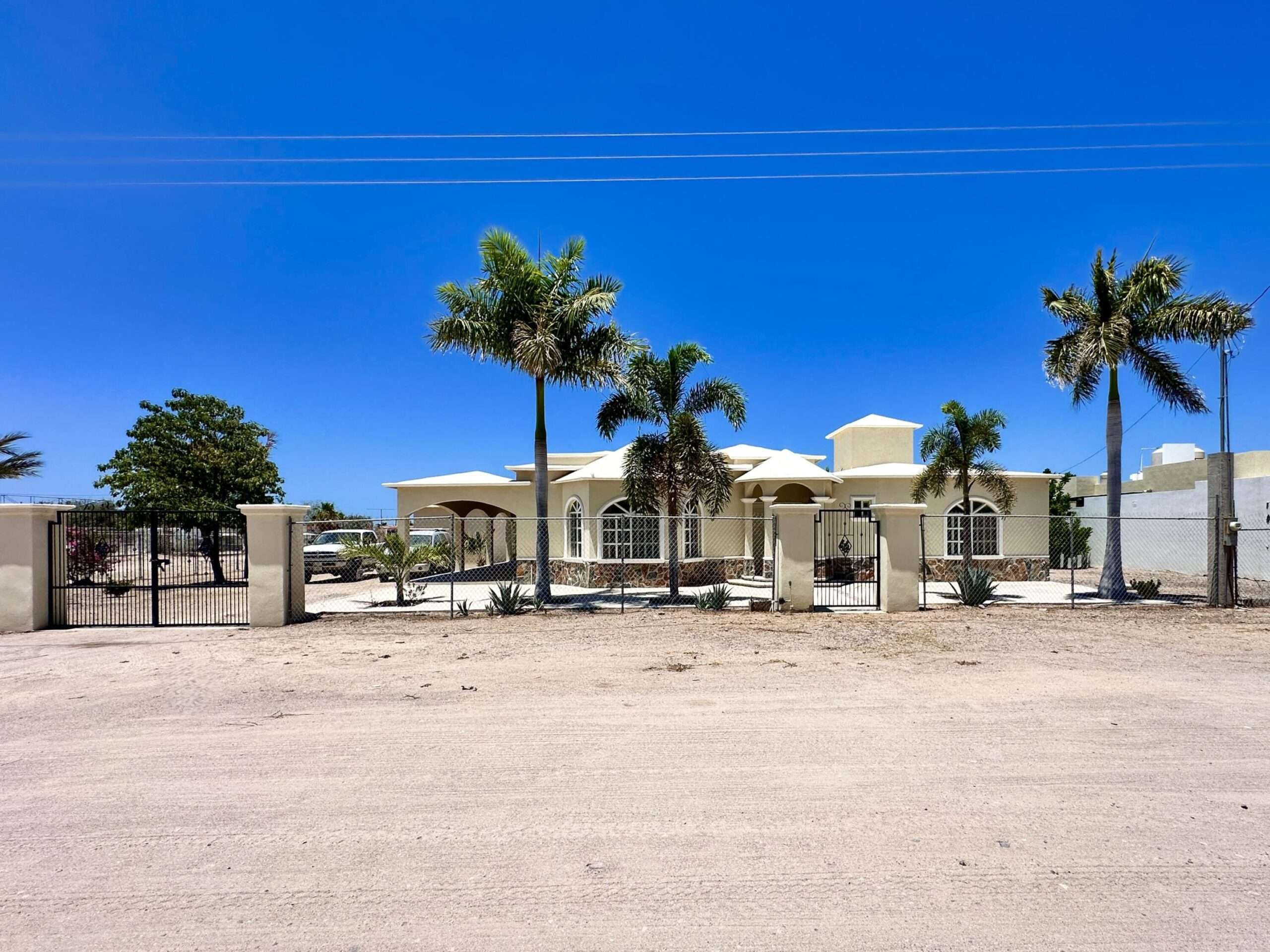 La Paz El Centenario Opportunity awaits on this spacious corner property with over 1,600 m² of land in El Centenario. The property features a 3-bedroom, 2-bath home with ample space offering endless possibilities for future expansion. A detached storage building provides additional flexibility for a workshop, storage, or other uses. The generous lot offers room for guest casitas, a pool, RV parking, landscaped gardens, or other improvements. Conveniently located just one block from the main highway, providing easy access to shopping, restaurants, and the beaches of El Centenario and El Comitán. A great opportunity for buyers seeking space, potential, and a prime location.*The property's zoning allows the rear portion of the lot to be subdivided into an additional lot of approximately 7 × 40 mts. – Calle 8, El Centenario, La Paz, BS