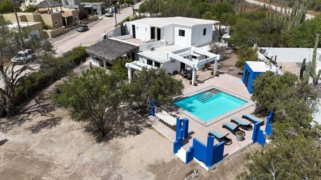 La Paz Marina Sol Located in Del Sol Residential Community, within downtown La Paz, this property is an excellent opportunity for those seeking a functional home with modern finishes and a strategic location offering convenient access to the city's main services, shopping, and major roads.The home has been completely remodeled and is move-in ready, featuring all-new finishes, electrical and plumbing installations, and equipment. Its contemporary design and updated condition provide a comfortable and low-maintenance living environment.The property offers 769.62 ft of construction on a 1,670.67 ft lot. The layout includes 2 bedrooms, 2 full bathrooms, a fully equipped kitchen, dining area, three inverter mini-split air conditioning units, closets, two off-street parking spaces. And a 2,200-liter (581-gallon) water storage tank (tinaco).The primary bedroom features a private en-suite bathroom and a walk-in closet, providing added privacy, comfort, and functionality.One of the home's greatest advantages is its prime location within the city's central area, just minutes from supermarkets, shopping centers, schools, restaurants, hospitals, and a wide variety of everyday services, offering excellent connectivity and convenience for daily living. – Camineros, La Paz, BS